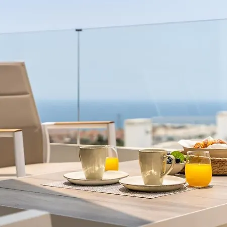 Апартаменти Higueronrentals Majestic Alboran *